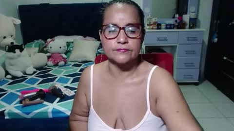 Snapshot of pervert_mommy_x chatting on December 19, 9:49 am SAMY online show from December 19, 9:49 am