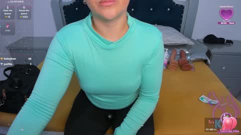 Snapshot of pervert_pantyhose chatting on December 23, 10:42 am Kimberly online show from December 23, 10:42 am