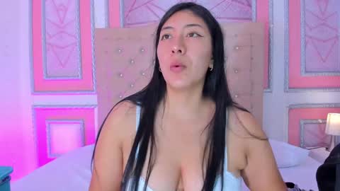Snapshot of pervertedcurvy chatting on May 10, 3:23 am Lily online show from May 10, 3:23 am