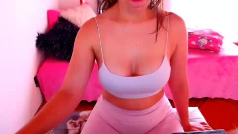 Snapshot of perverthotgirl chatting on February 5, 9:18 pm linda online show from February 5, 9:18 pm
