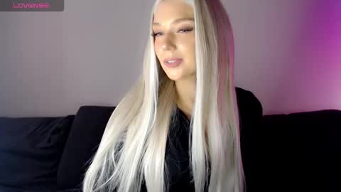 Snapshot of pervyblonde chatting on November 24, 10:04 am Isabella online show from November 24, 10:04 am