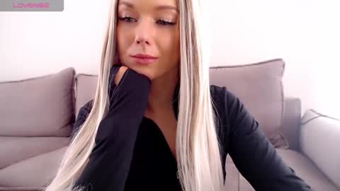 Snapshot of pervyblonde chatting on February 27, 10:26 am Isabella online show from February 27, 10:26 am