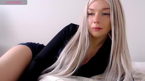 Snapshot of pervyblonde chatting on March 20, 10:42 am Isabella online show from March 20, 10:42 am