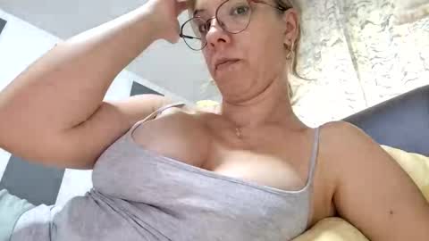 Snapshot of pervygirl69 chatting on October 7, 9:50 am Lisa - online show from October 7, 9:50 am