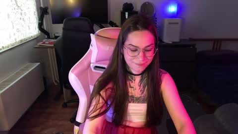 Snapshot of petal_dust_ chatting on April 20, 2:53 pm petal_dust_ online show from April 20, 2:53 pm