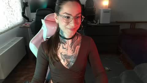 Snapshot of petal_dust_ chatting on April 23, 2:52 pm petal_dust_ online show from April 23, 2:52 pm