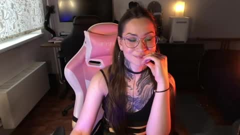 Snapshot of petal_dust_ chatting on April 29, 3:27 pm petal_dust_ online show from April 29, 3:27 pm