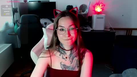 Snapshot of petal_dust_ chatting on May 20, 2:12 pm petal_dust_ online show from May 20, 2:12 pm
