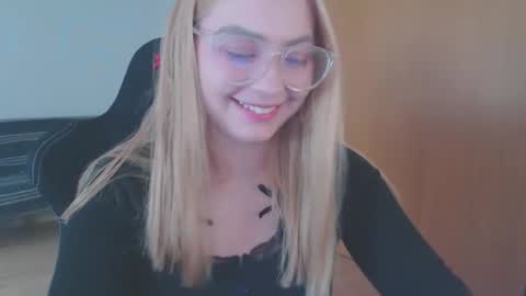 petalkiss online show from September 21, 1:57 pm