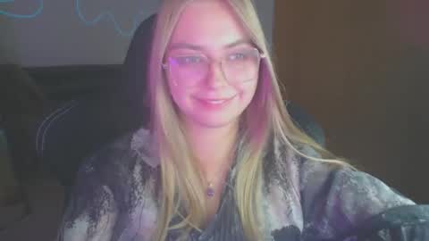 petalkiss online show from October 1, 6:47 pm