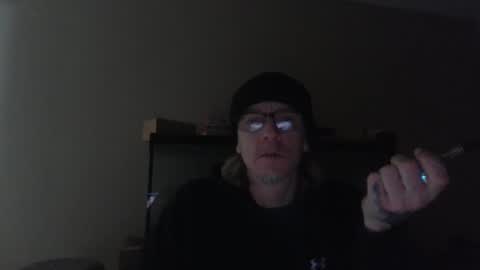 Snapshot of petefaquino chatting on December 9, 2:45 am pete online show from December 9, 2:45 am