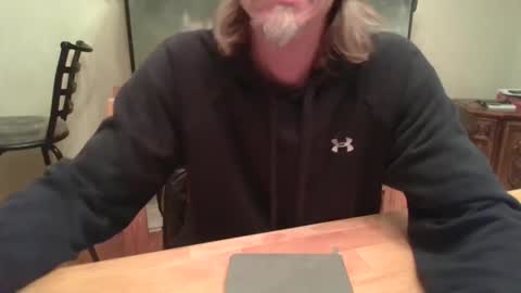 Snapshot of petefaquino chatting on January 20, 3:48 am pete online show from January 20, 3:48 am