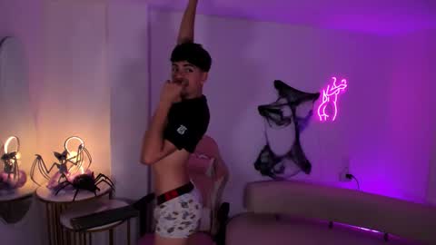 Snapshot of peter_chase chatting on October 14, 7:58 pm Peter online show from October 14, 7:58 pm