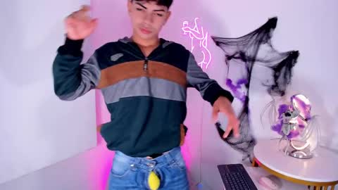 Snapshot of peter_chase chatting on October 22, 7:57 pm Peter online show from October 22, 7:57 pm