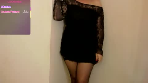 Snapshot of petersemily chatting on November 27, 11:29 pm Peters Emily online show from November 27, 11:29 pm