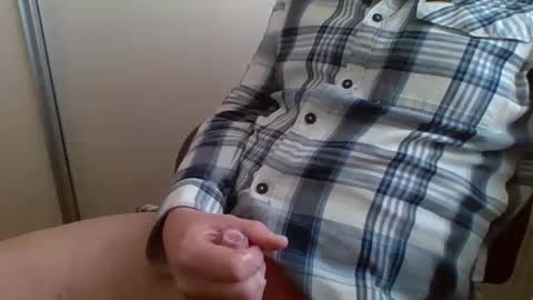 Snapshot of peterw7310 chatting on February 25, 1:28 pm peterw7310 online show from February 25, 1:28 pm