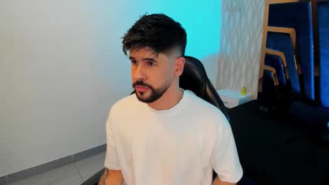 Snapshot of petesevans_1 chatting on November 17, 11:10 pm PETES EVANS new account online show from November 17, 11:10 pm