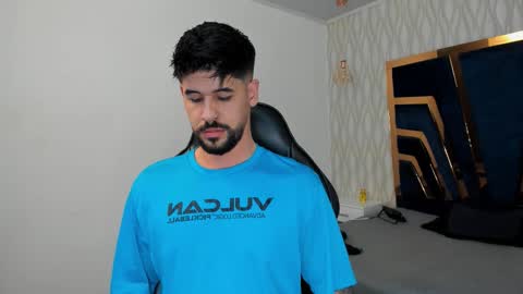 Snapshot of petesevans_1 chatting on November 28, 11:18 pm PETES EVANS new account online show from November 28, 11:18 pm