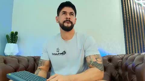 Snapshot of petesevans_1 chatting on July 2, 12:10 am PETES EVANS new account online show from July 2, 12:10 am