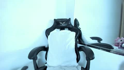 petite_amor online show from October 6, 7:55 pm