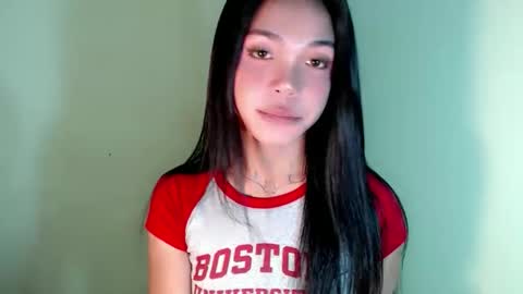 Snapshot of petite_angelx chatting on October 26, 12:44 pm angel online show from October 26, 12:44 pm