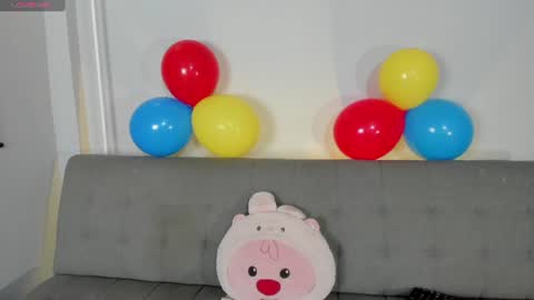 Snapshot of petite_artemis chatting on June 19, 3:27 pm Artemisa online show from June 19, 3:27 pm