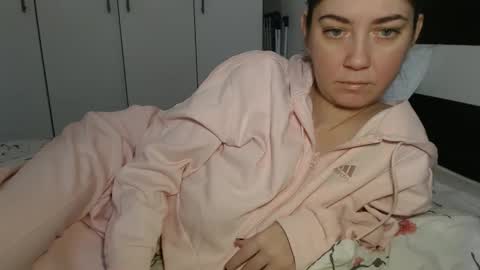Snapshot of petite_danielle chatting on February 3, 8:52 am petite_danielle online show from February 3, 8:52 am
