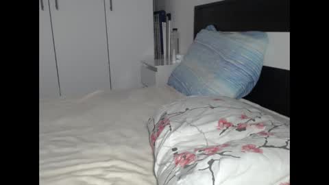 Snapshot of petite_danielle chatting on February 13, 12:12 pm petite_danielle online show from February 13, 12:12 pm