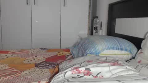 Snapshot of petite_danielle chatting on June 23, 9:07 am petite_danielle online show from June 23, 9:07 am