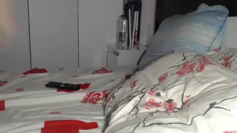 Snapshot of petite_danielle chatting on June 27, 12:33 pm petite_danielle online show from June 27, 12:33 pm