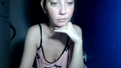 Snapshot of petite_danielle chatting on July 13, 7:27 pm petite_danielle online show from July 13, 7:27 pm