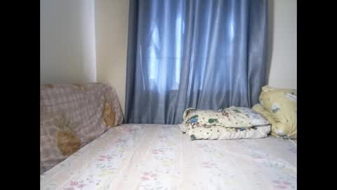 petite_funnie online show from September 24, 7:33 am