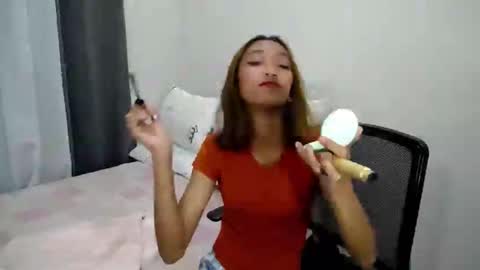 Snapshot of petite_ladysnake chatting on December 13, 12:28 pm Jan online show from December 13, 12:28 pm