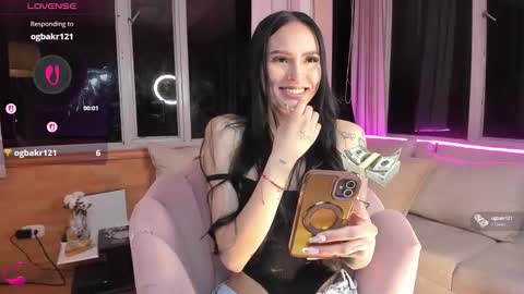 Snapshot of petite_linda chatting on September 18, 3:52 am Linda online show from September 18, 3:52 am