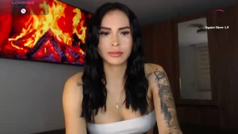 Snapshot of petite_linda chatting on June 13, 3:26 am Linda online show from June 13, 3:26 am