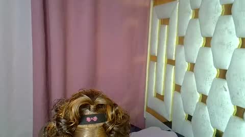 Snapshot of petite_lunar chatting on January 11, 1:10 am Lunar online show from January 11, 1:10 am