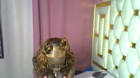 Snapshot of petite_lunar chatting on January 14, 10:03 pm Lunar online show from January 14, 10:03 pm