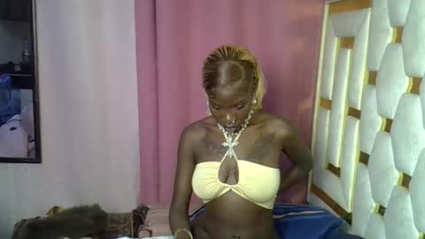 Snapshot of petite_lunar chatting on February 2, 10:19 pm Lunar online show from February 2, 10:19 pm