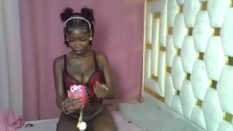 Snapshot of petite_lunar chatting on February 22, 11:14 pm Lunar online show from February 22, 11:14 pm