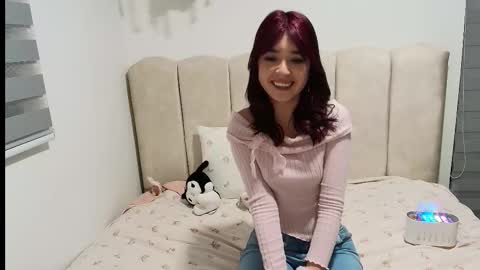 Snapshot of petite_marie_ chatting on October 21, 4:13 am petite_marie_ online show from October 21, 4:13 am