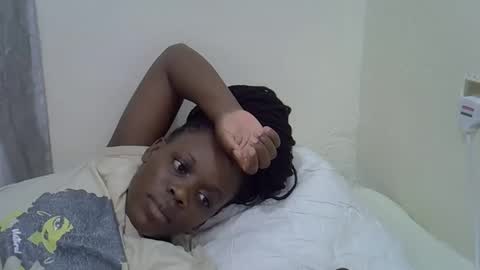 petite_melan online show from December 17, 8:26 pm