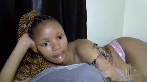 petite_melinda online show from July 11, 1:19 am