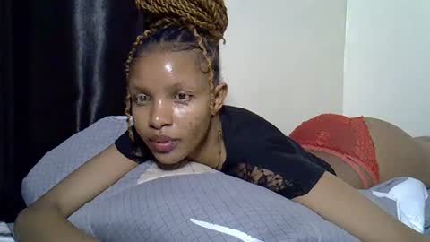 petite_melinda online show from July 20, 3:43 am
