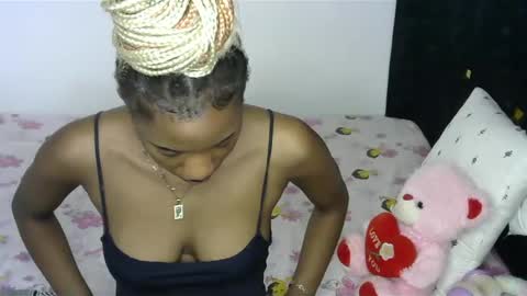 Snapshot of petite_princes chatting on December 6, 8:15 am petite_princes online show from December 6, 8:15 am