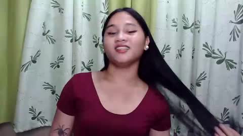 Snapshot of petite_trish chatting on January 21, 12:07 pm trish online show from January 21, 12:07 pm
