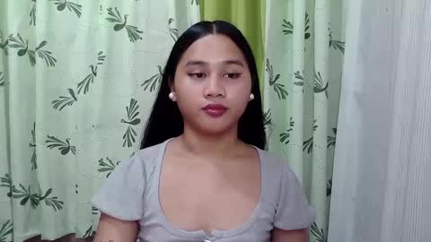 Snapshot of petite_trish chatting on February 11, 3:08 am trish online show from February 11, 3:08 am