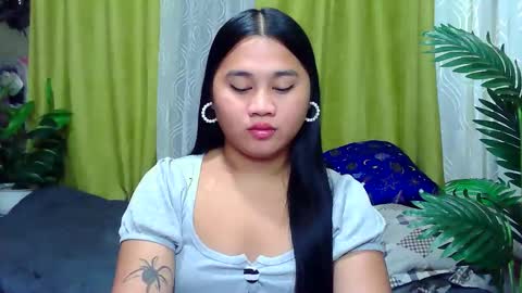Snapshot of petite_trish chatting on September 22, 12:01 am trish online show from September 22, 12:01 am