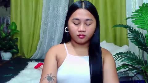 Snapshot of petite_trish chatting on October 3, 1:13 am trish online show from October 3, 1:13 am
