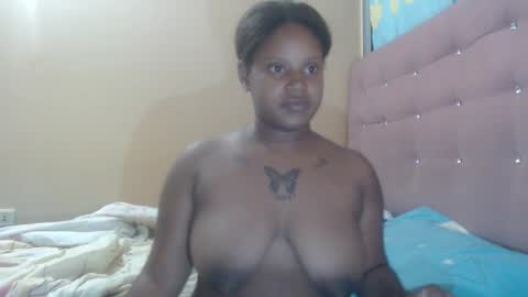 Snapshot of petitechocolatemommy chatting on November 26, 1:06 am petitechocolatemommy online show from November 26, 1:06 am