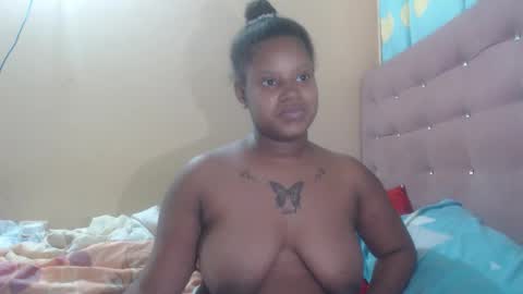 Snapshot of petitechocolatemommy chatting on November 29, 7:06 pm petitechocolatemommy online show from November 29, 7:06 pm